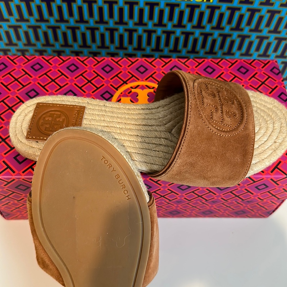 Authentic Tory Burch
Open-toe Espadrille
Sandal Women - Picture 8 of 9